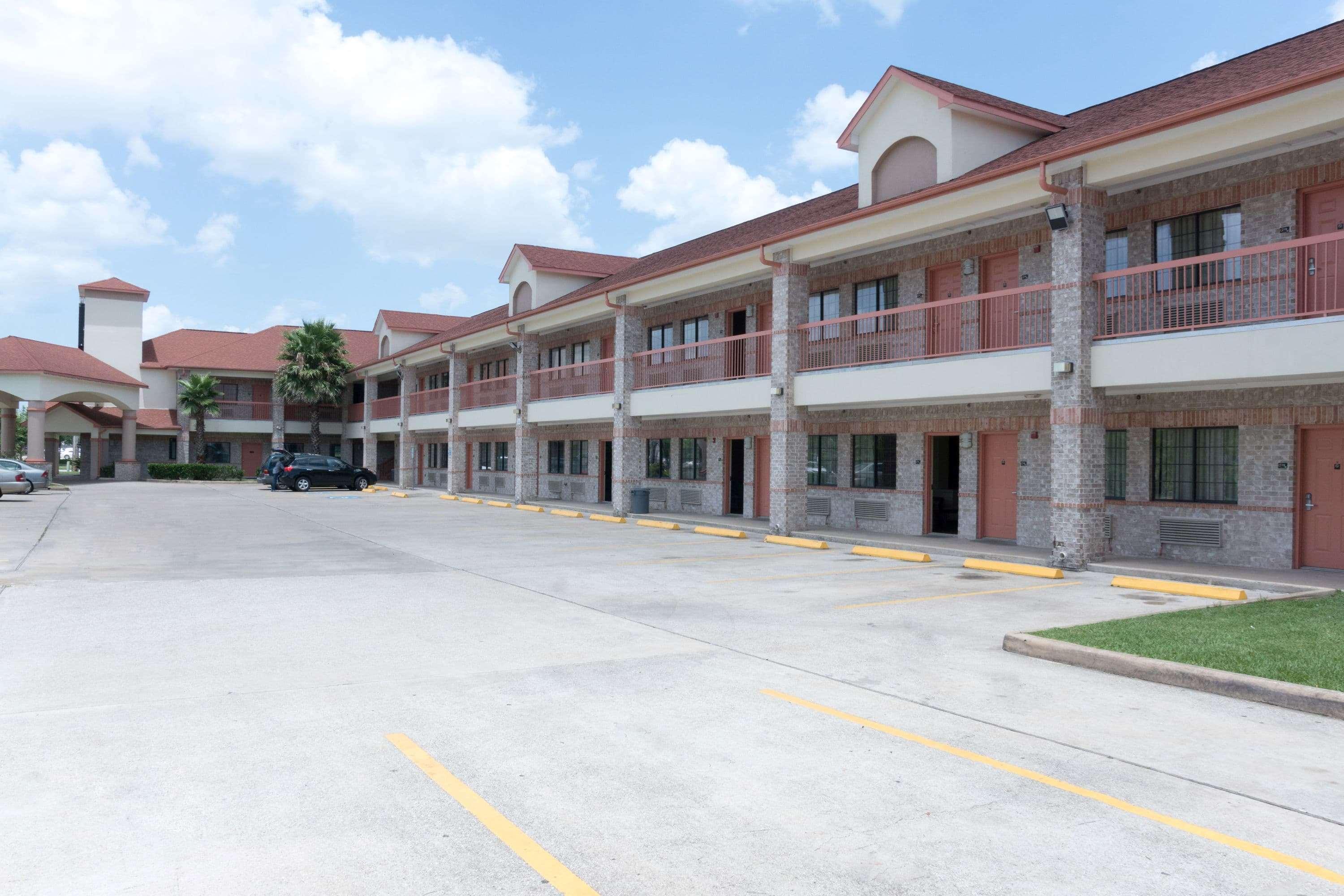 Super 8 By Wyndham Stafford Sugarland Area Hotel Exterior foto