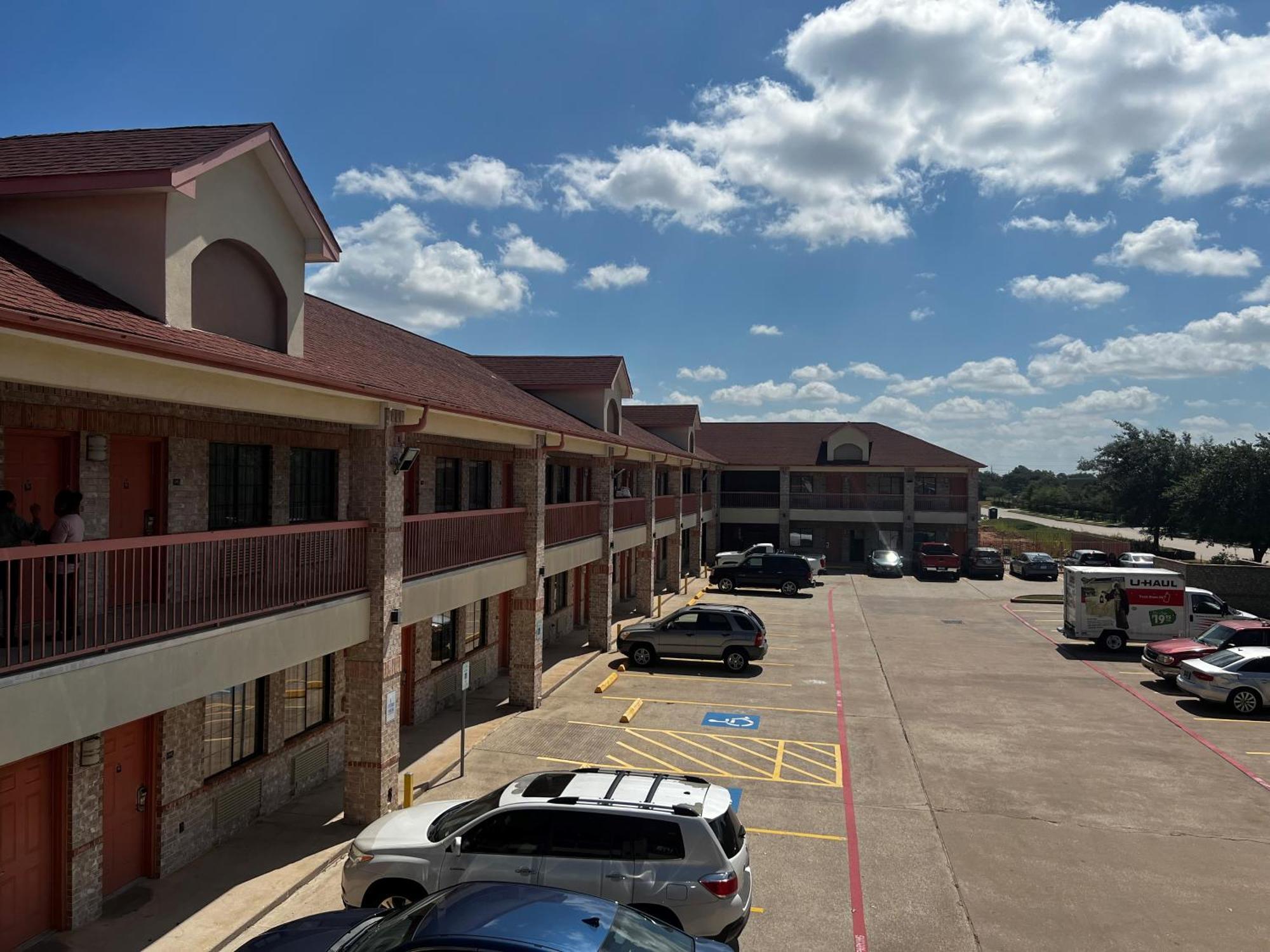 Super 8 By Wyndham Stafford Sugarland Area Hotel Exterior foto